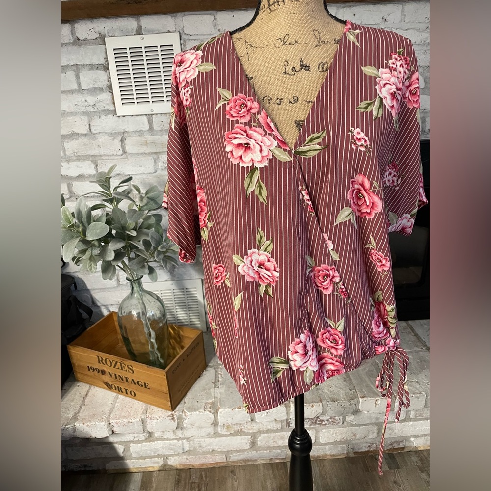 Emerald Rose Print Top - Picture 4 of 10